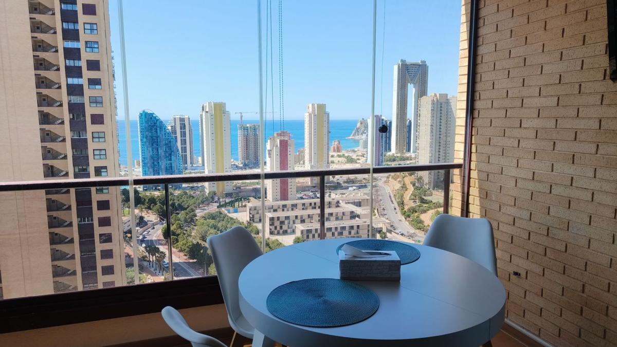 Venta de piso en Piso en Calle Presidente Adolfo Suárez, Pueblo Poniente, Benidorm, Benidorm
photo 1