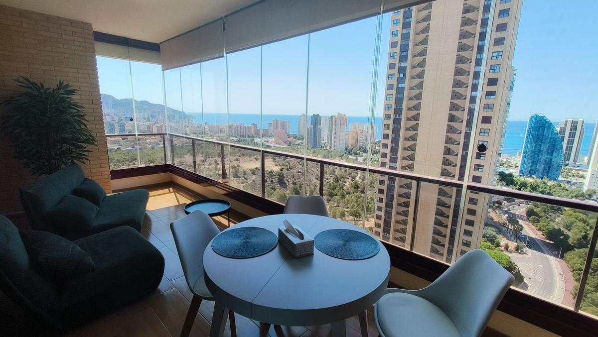 Venta de piso en Piso en Calle Presidente Adolfo Suárez, Pueblo Poniente, Benidorm, Benidorm
photo 2