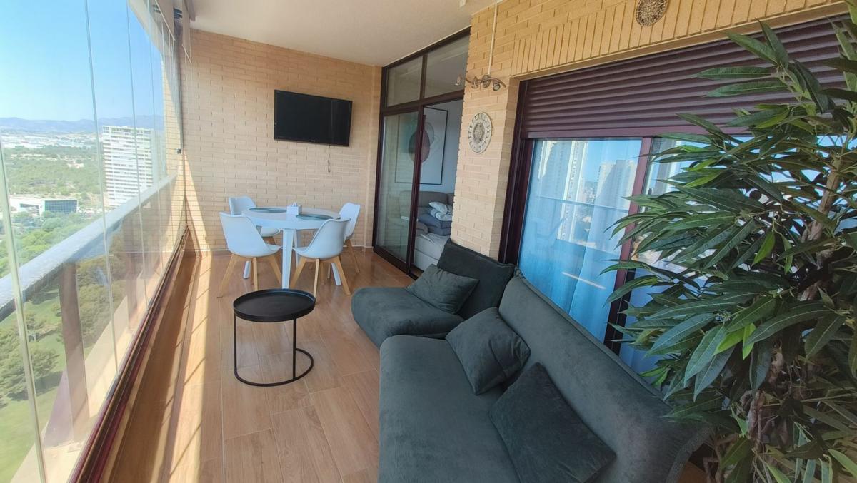 Venta de piso en Piso en Calle Presidente Adolfo Suárez, Pueblo Poniente, Benidorm, Benidorm
photo 3