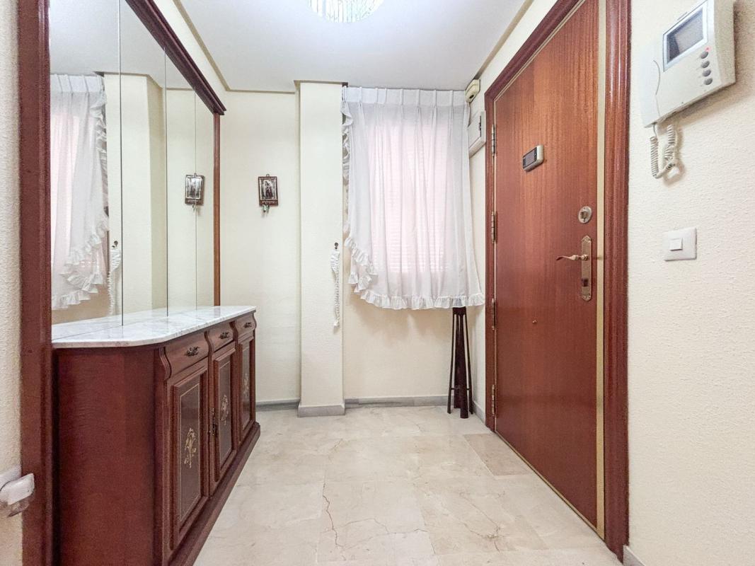 Venta de piso en Piso en Calle de Tomàs Ortuño, Centro Urbano, Benidorm, Benidorm
 photo 2