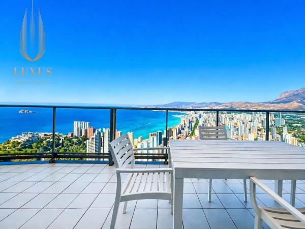 Ático en venta en Ático en Calle de Viena, 8, Zona Sierra Helada, Benidorm, Benidorm thumbnail 1