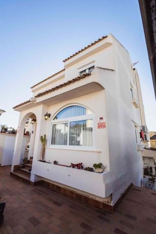 Chalet pareado en Calle de Nápoles, Zona Sierra Helada, Benidorm photo 1