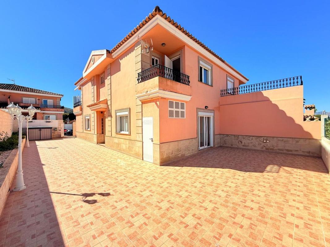 Propiedades en venta y alquiler en España photo 1