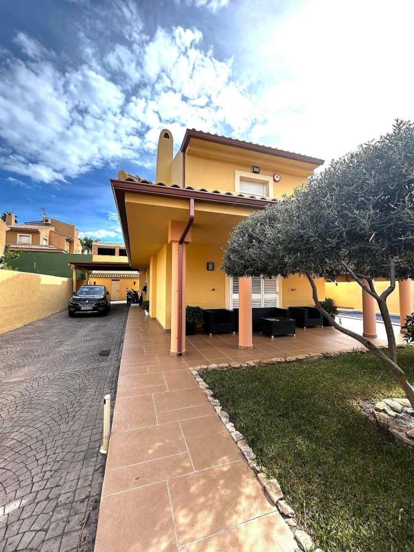 Propiedades en venta y alquiler en España photo 1
