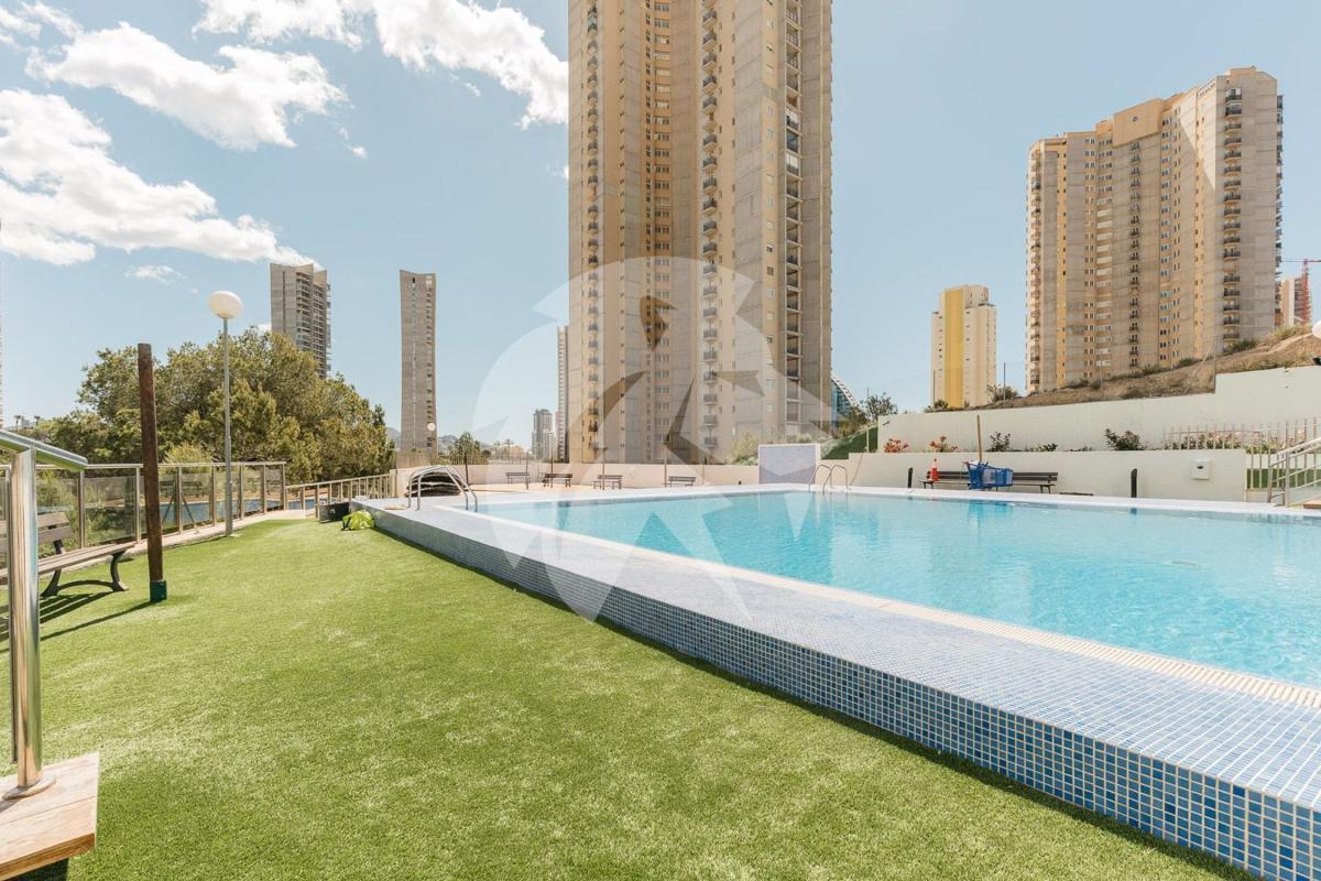 Venta de piso en Piso en Calle Presidente Adolfo Suárez, Pueblo Poniente, Benidorm, Benidorm
 photo 2