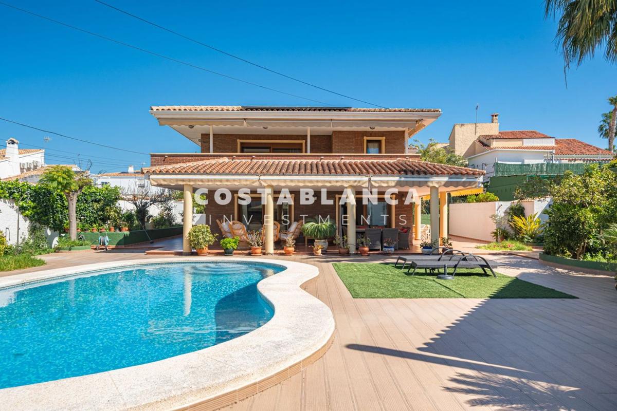 Venta de chalet independiente en Casa o chalet en Avenida Doctor Severo Ochoa, Zona Sierra Helada, Benidorm, Benidorm
photo 1
