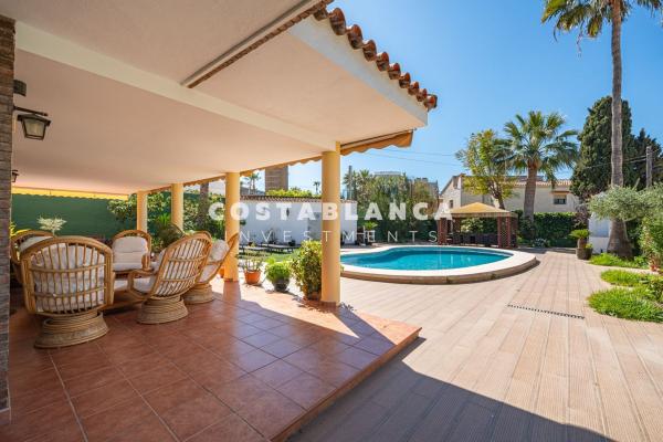Chalet independiente en venta en Casa o chalet en Avenida Doctor Severo Ochoa, Zona Sierra Helada, Benidorm, Benidorm
 photo 4