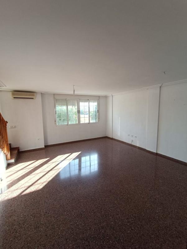 Недвижимость на продажу и в аренду в Испании photo 2
