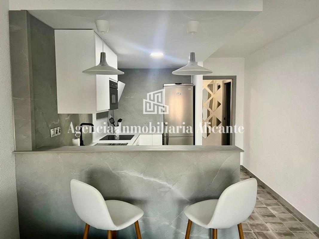 Venta de piso en Piso en Prof. Rafael Casasempere, El Palmeral-Urbanova-Tabarca, Alicante / Alacant, Alicante / Alacant
photo 1