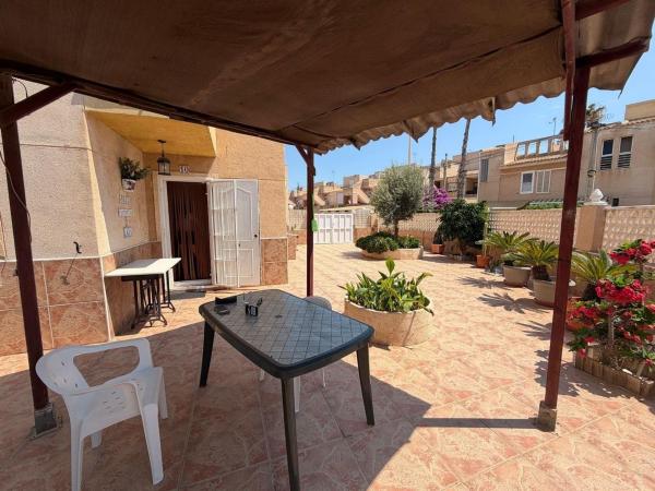 Chalet pareado en Calle Juan Ramón Jiménez, Zona los Frutales, Torrevieja photo 1