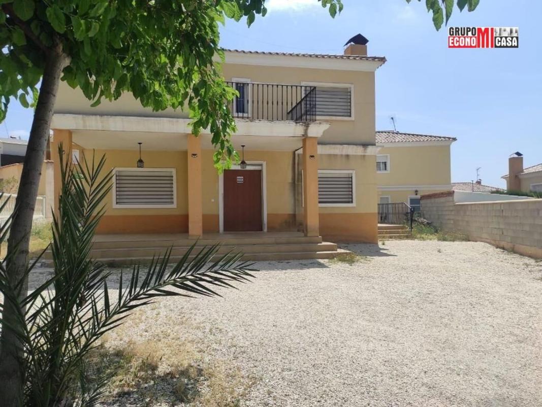 Propiedades en venta y alquiler en España photo 1