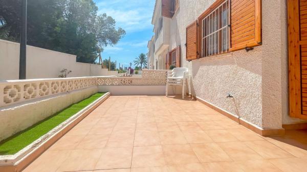 Chalet pareado en Playa Flamenca, Orihuela thumbnail 1