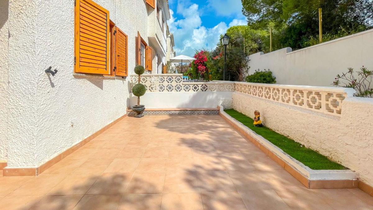 Venta de chalet adosado en Chalet pareado en Playa Flamenca, Orihuela , Orihuela photo 1