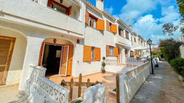 Chalet pareado en Playa Flamenca, Orihuela thumbnail 1