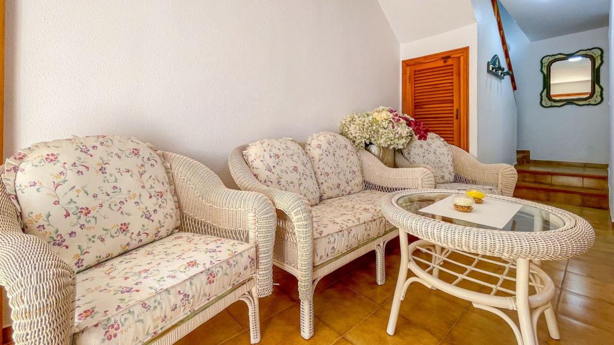 Venta de chalet adosado en Chalet pareado en Playa Flamenca, Orihuela , Orihuela photo 5