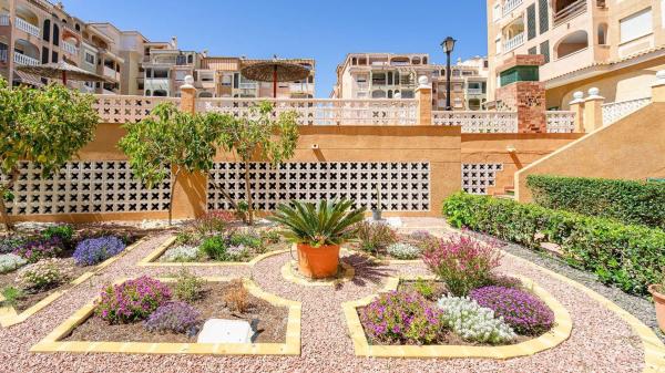 Venta de piso en Piso en Residencial Parque de las Naciones s/n, Parque de las Naciones, Torrevieja, Torrevieja
thumbnail 3