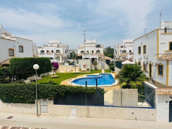 Chalet adosado en Calle Higuera, Desamparados-Hurchillo-Torremendo, Orihuela thumbnail 1