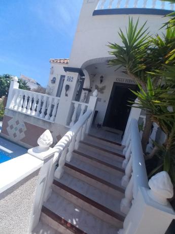 Chalet pareado en Calle Lagunas de Ruidera, 382, Zona Lago - Los Almendros, Orihuela thumbnail 2