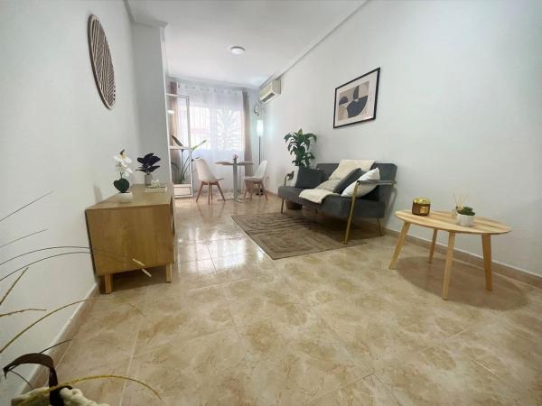 Venta de piso en Piso en Calle San Policarpo, 85, Parque de las Naciones, Torrevieja, Torrevieja
thumbnail 1