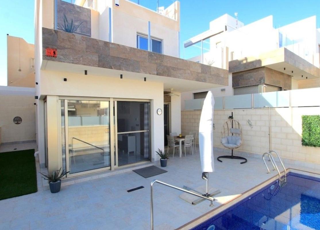 Продажа отдельного шале в Casa o chalet en Calle Duero, Villamartín, Orihuela, Ориуэла photo 1