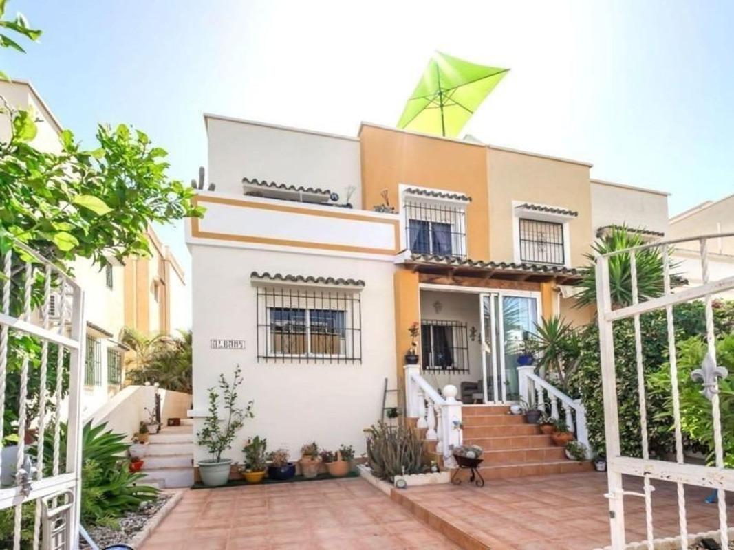 Venta de chalet adosado en Chalet adosado en La Florida, Orihuela , Orihuela photo 1