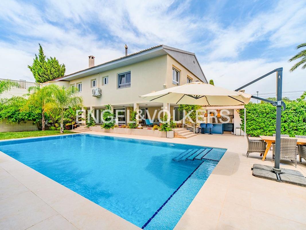 Properties for sale and rent in Spain photo 3