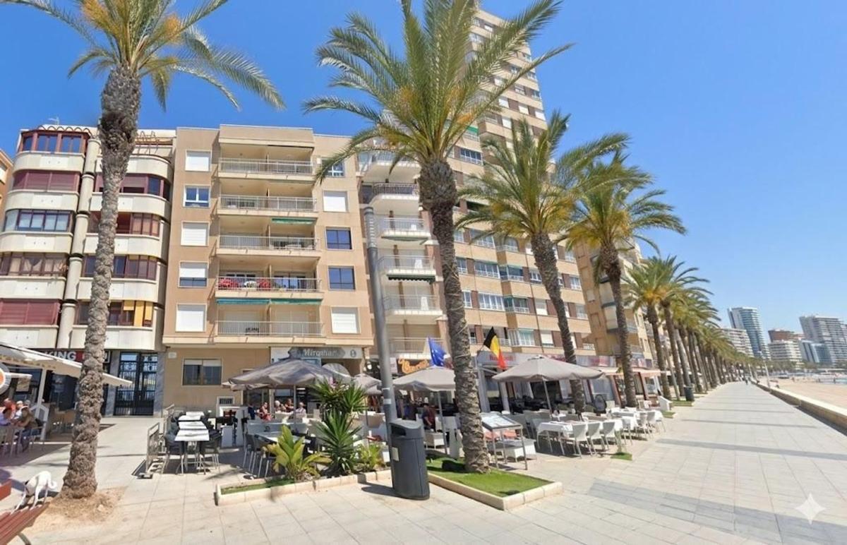 Venta de piso en Piso en Paseo Juan Aparicio, Las Piscinas Naturales, Torrevieja, Torrevieja
photo 1