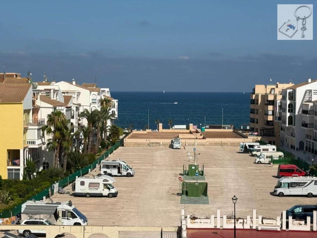 Venta de piso en Piso en Avenida Don Juan de Austria, La Veleta, Torrevieja, Torrevieja
 photo 2