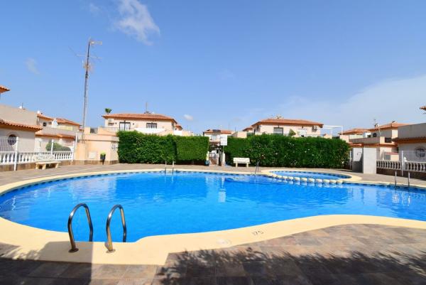 Chalet pareado en Playa Flamenca, Orihuela thumbnail 1