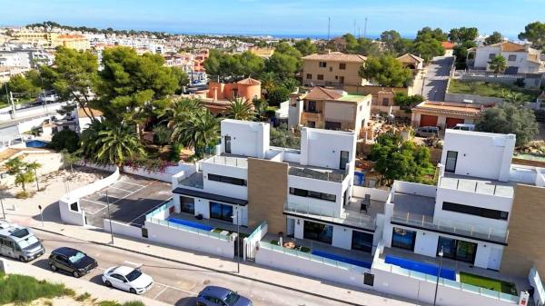 Casa o chalet independiente en Calle Picos de Europa, Las Filipinas, Orihuela thumbnail 2