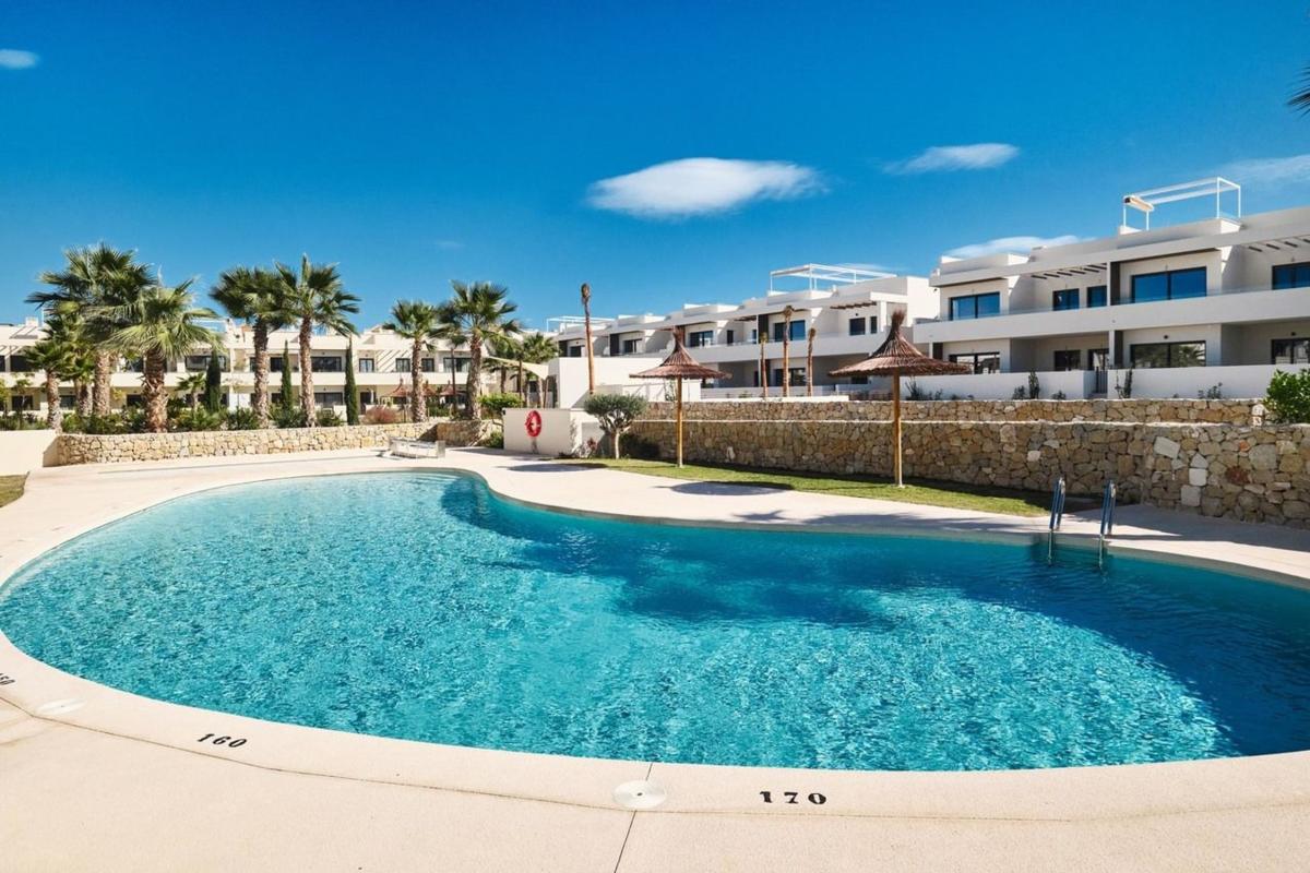 Sale of apartment in Piso en Mediterrenean Gardens Fase III Calle Ramon Rubial Torrevieja 03185 Alicante Spain, La Veleta, Torrevieja, Torrevieja
photo 2