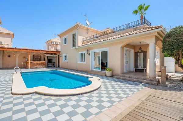 Chalet independiente en venta en Casa o chalet en Torre de la Horadada, Pilar de la Horadada, Pilar de la Horadada
photo 1
