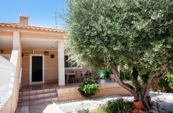 Chalet pareado en Calle Meridiano, Aguas Nuevas, Torrevieja photo 2