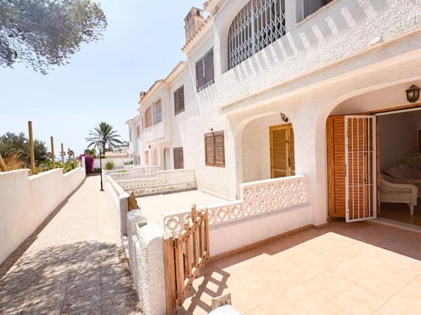 Chalet adosado en Calle Jazmines, Playa Flamenca, Orihuela photo 1