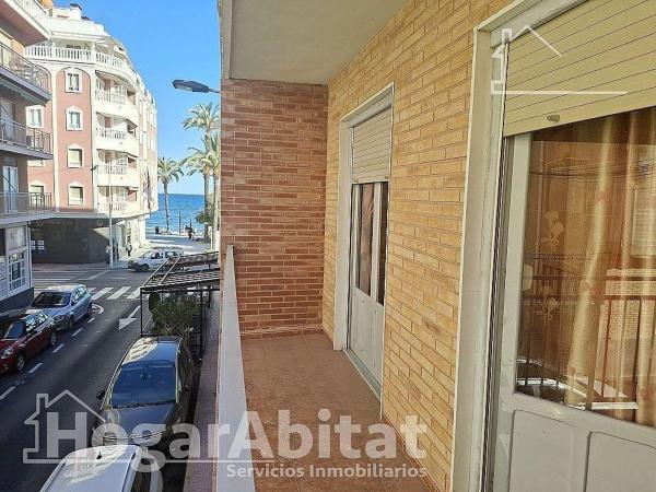 Venta de piso en Piso en Calle Almudena, Las Piscinas Naturales, Torrevieja, Torrevieja
 photo 4