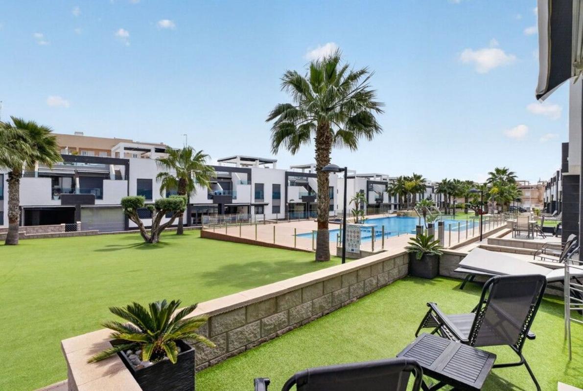 Venta de piso en Piso en Los Balcones - Los Altos del Edén, Torrevieja, Torrevieja
photo 1