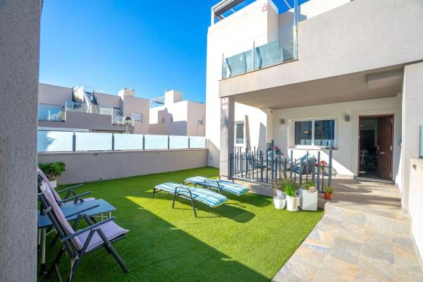 Продажа квартиры на Piso en Calle Gines Saura Sanchez, Parque Acuático - Sector 25, Torrevieja, Торревьеха
thumbnail 2