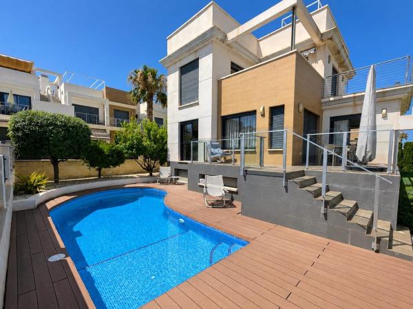 Casa o chalet independiente en Calle Turquesa, La Zenia, Orihuela photo 1