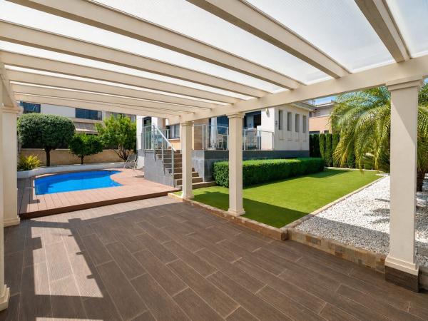 Casa o chalet independiente en Calle Turquesa, La Zenia, Orihuela thumbnail 2