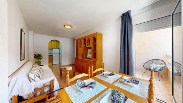 Продажа квартиры на Piso en Avenida Habaneras - Curva de Palangre, Torrevieja, Торревьеха
 photo 1
