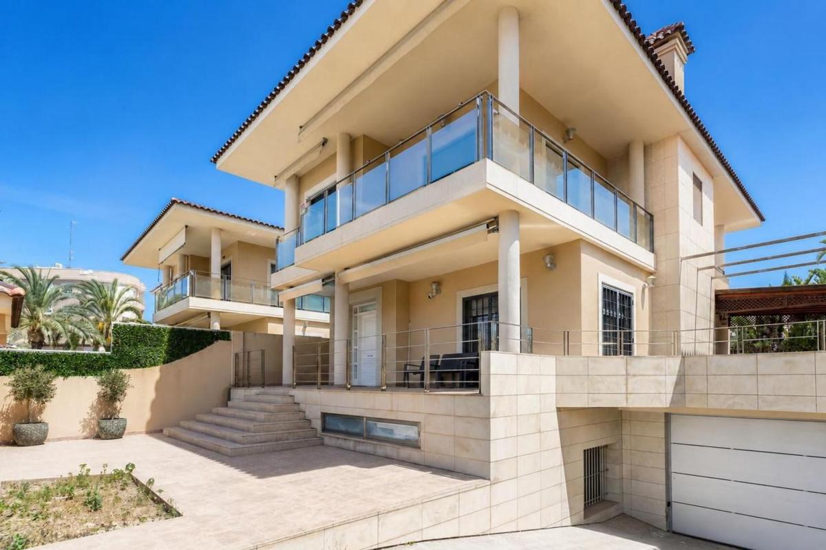 Properties for sale and rent in Spain photo 2