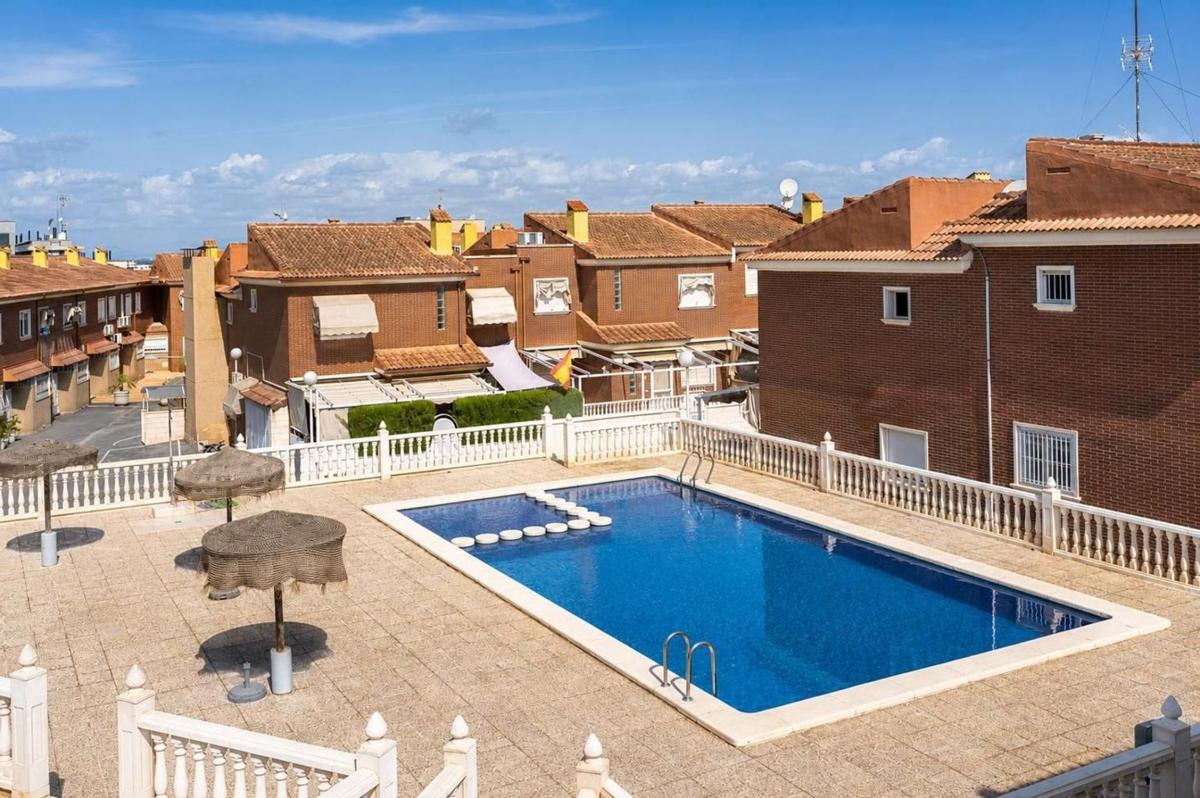 Продажа таунхауса в Chalet adosado en Calle Logroño, Centro, Santa Pola , Санта Пола photo 1