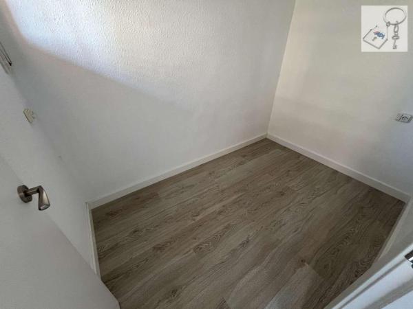 Venta de piso en Piso en Calle del Ancla, Cabo Cervera, Torrevieja, Torrevieja
thumbnail 3