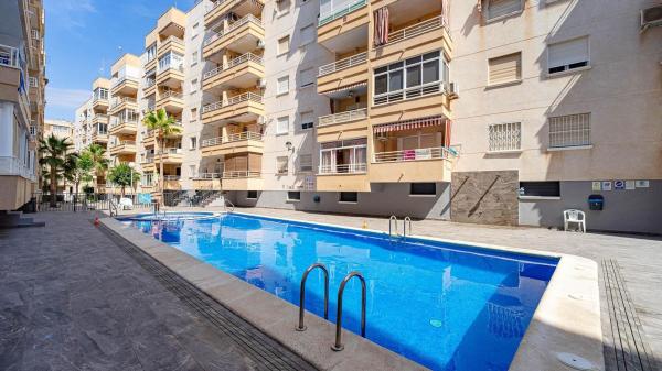 Venta de piso en Piso en Avenida Diego Ramírez Pastor, Antonio Machado, Torrevieja, Torrevieja
photo 1
