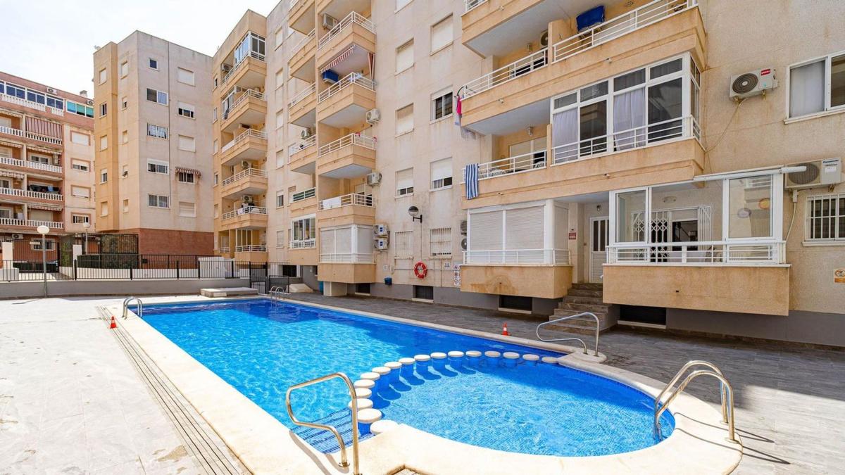 Venta de piso en Piso en Avenida Diego Ramírez Pastor, Antonio Machado, Torrevieja, Torrevieja
photo 2