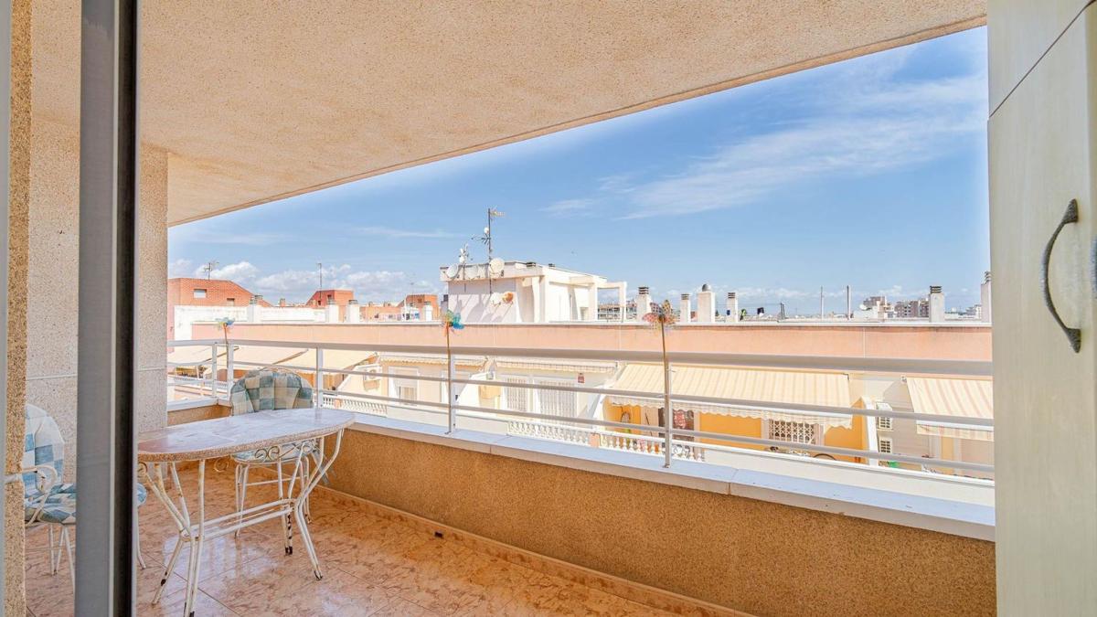 Venta de piso en Piso en Avenida Diego Ramírez Pastor, Antonio Machado, Torrevieja, Torrevieja
photo 3