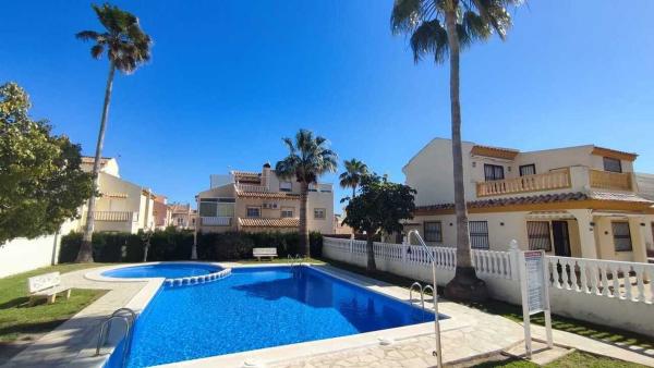Chalet pareado en Calle Jaspe, La Zenia, Orihuela photo 4