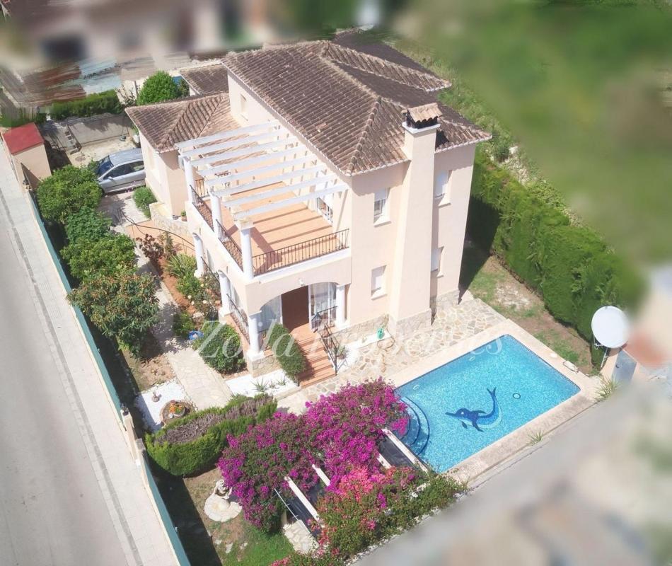 Properties for sale and rent in Spain photo 3