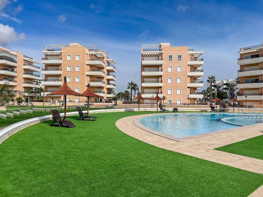 Продажа квартиры на Piso en Plaza el Xiprer, Urbanizaciones, Guardamar del Segura, Гуардамар-дель-Сегура
photo 1