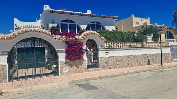 Casa o chalet independiente en Calle Cabo Creus, Lomas de Cabo Roig, Orihuela thumbnail 1